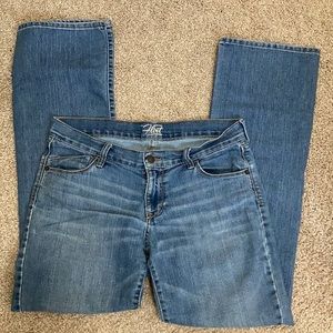 Women’s size 6 Old Navy The Flirt Jeans